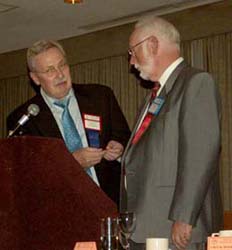 Chuck Moore presenting the banquet speaker medal to Graham Esler